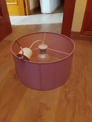 Lámpara de techo color malva de tela