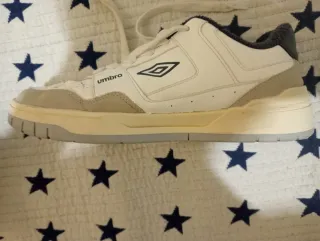 Zapatillas Umbro Talla 42 Blancas y Grises