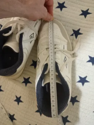 Zapatillas Umbro Talla 42 Blancas y Grises