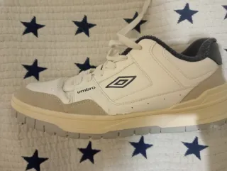 Zapatillas Umbro Talla 42 Blancas y Grises