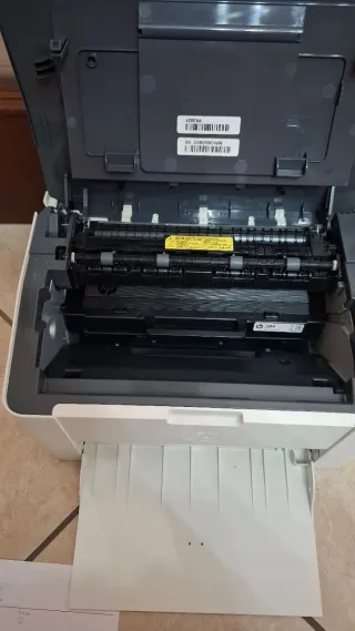 Stampante HP LaserJet 107w con wi-fi