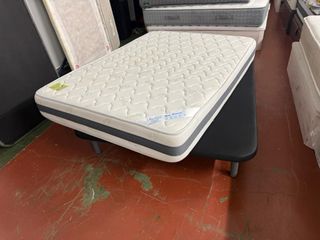 Base tapizada y colchón visco 135x180