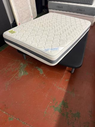 Base tapizada y colchón visco 135x180