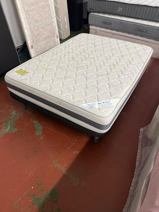 Base tapizada y colchón visco 135x180