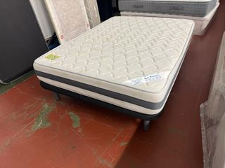 Base tapizada y colchón visco 135x180