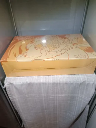 Pokemon Charizard VMAX Battle Set Gift Box