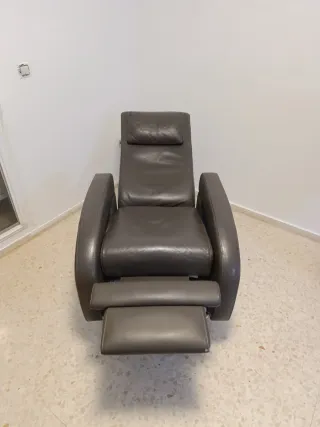 Sillón reclinable de piel marrón