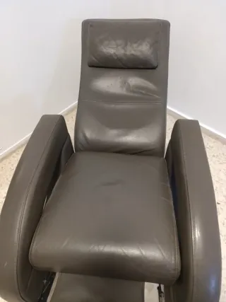 Sillón reclinable de piel marrón