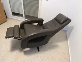 Sillón reclinable de piel marrón