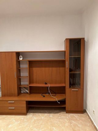 Mueble de salón madera y cristal