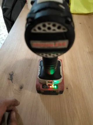 Taladro y radial con batería