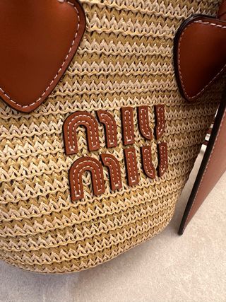 Bolso Miu Miu Rafia Beige y Marrón