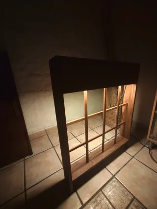 Mueble de madera con luz