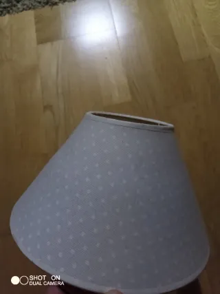 Tulipa lámpara mesita habitación infantil