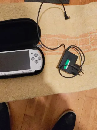 PSP Plata Plata con Cargador y Funda