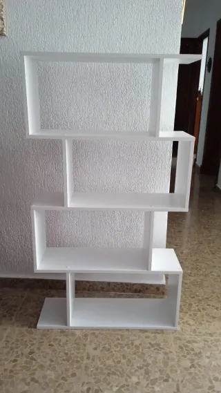 Estantería blanca moderna