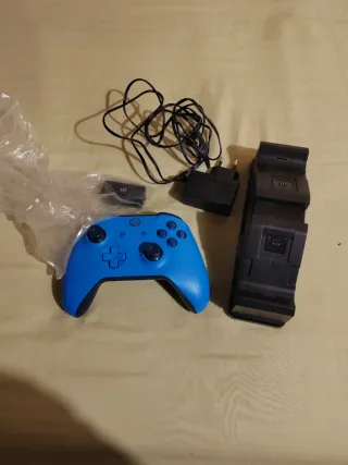 Mando Xbox One Azul + Base Carga Regalo