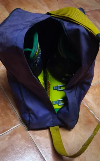 Botas y esquís. Equipo completo.