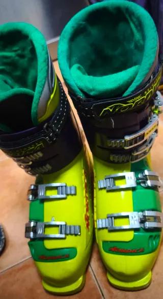 Botas y esquís. Equipo completo.