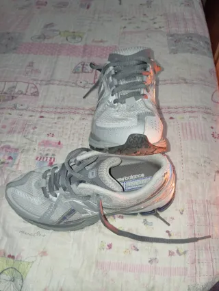 Zapatillas New Balance Gris y Blanco