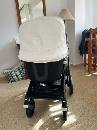 Bugaboo Fox  Chasis negro y capota Blanco Roto