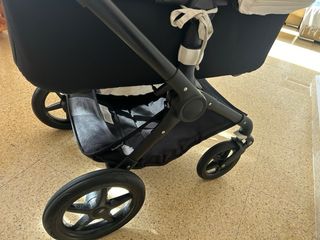 Bugaboo Fox  Chasis negro y capota Blanco Roto