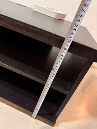 Mesa TV y centro multimedia oscura