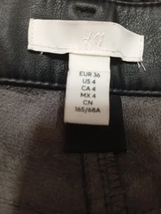 Pantalón efecto piel negro talla 36