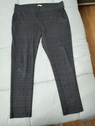 Pantalón de cuadros gris