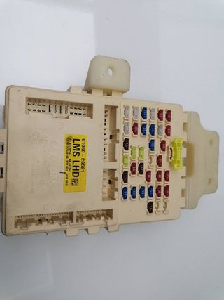 CAJA RELES / FUSIBLES HYUNDAI IX35 (5)