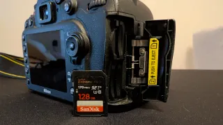 Nikon D7200 (6636 disparos) + Accesorios