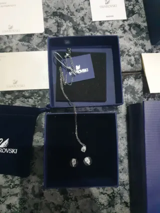 Conjunto Swarovski Collar y Pendientes