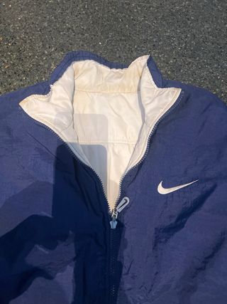 Chaqueta Nike reversible azul y blanca