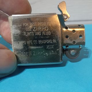 Encendedor Zippo plateado