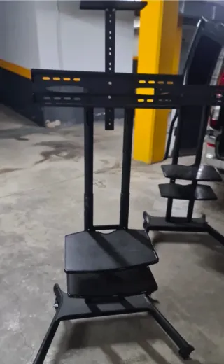 Soporte TV con ruedas y bandejas