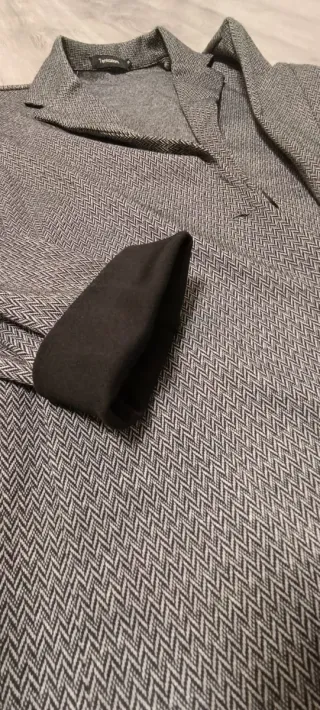 Americana gris con textura