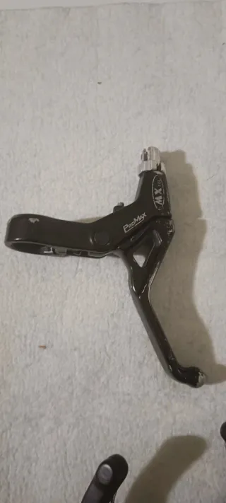 Lote Promax: Sillín, tija, Freno y maneta