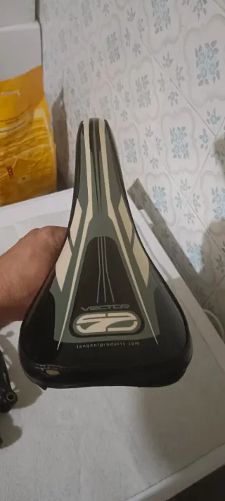 Lote Promax: Sillín, tija, Freno y maneta