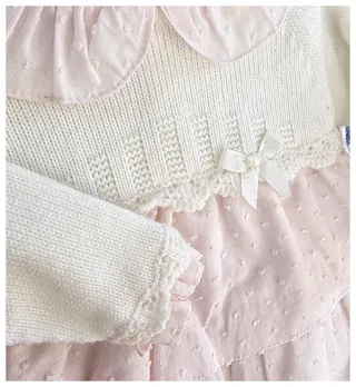 Tarta de pañales con peluche y flores