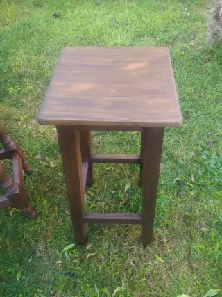 Taburetes de madera Los 2 x 12€