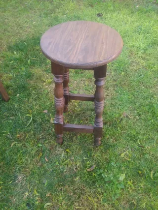 Taburetes de madera Los 2 x 12€