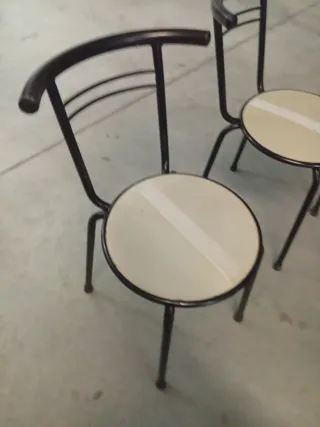 Juego de 2 sillas de metal