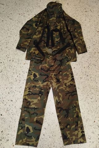 Abito militare impermeabile