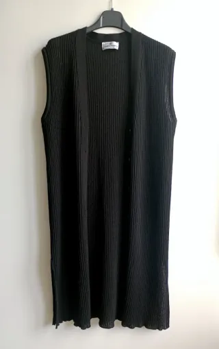 Cardigan lungo smanicato in misto lana merinos