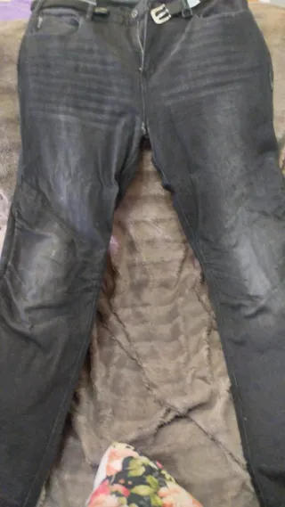 Equipación motera gris y flúor