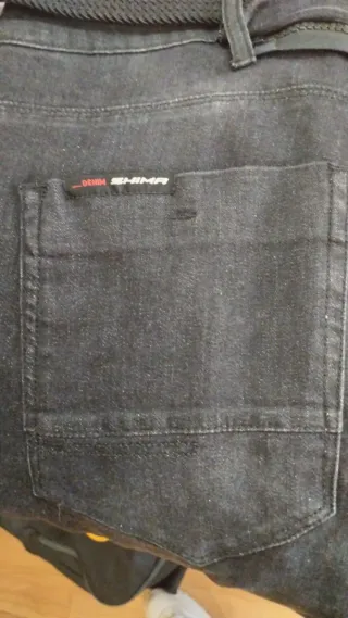 Equipación motera gris y flúor