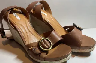 Sandalias de cuña marrones con hebilla GEOX