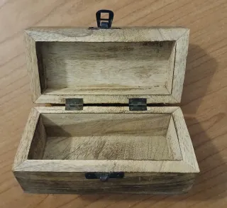 Cajita baúl madera tallada