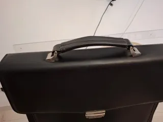 Borsa da ufficio nera nuova con tracolla