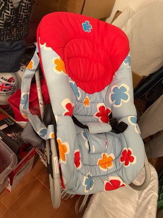 Parque cuna con colchón y una maquita